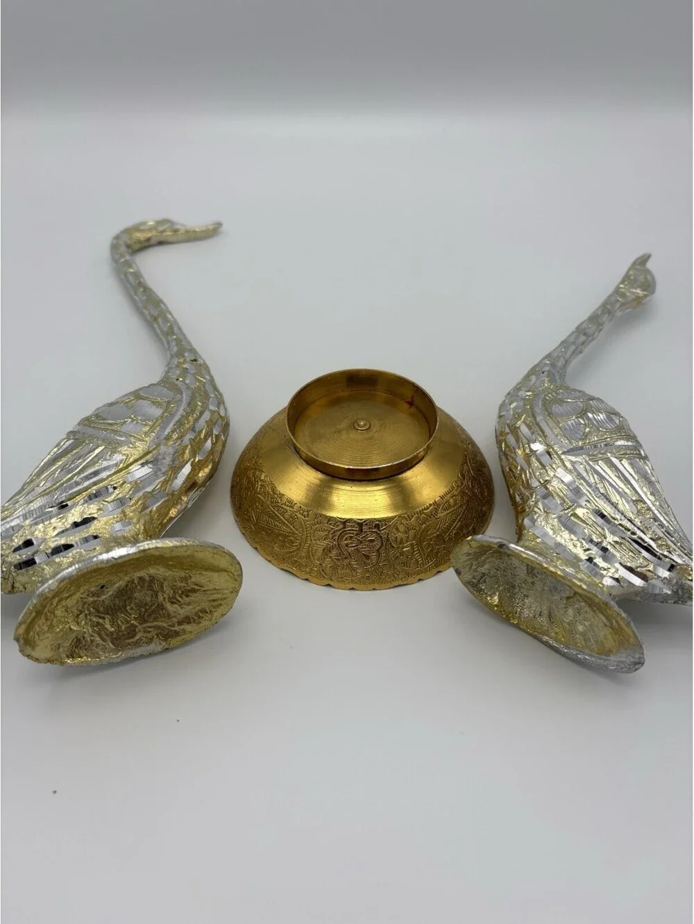 Indian Handricrafts Decor Set-Dual Tone Aluminum Kissing Swan Couple Statue